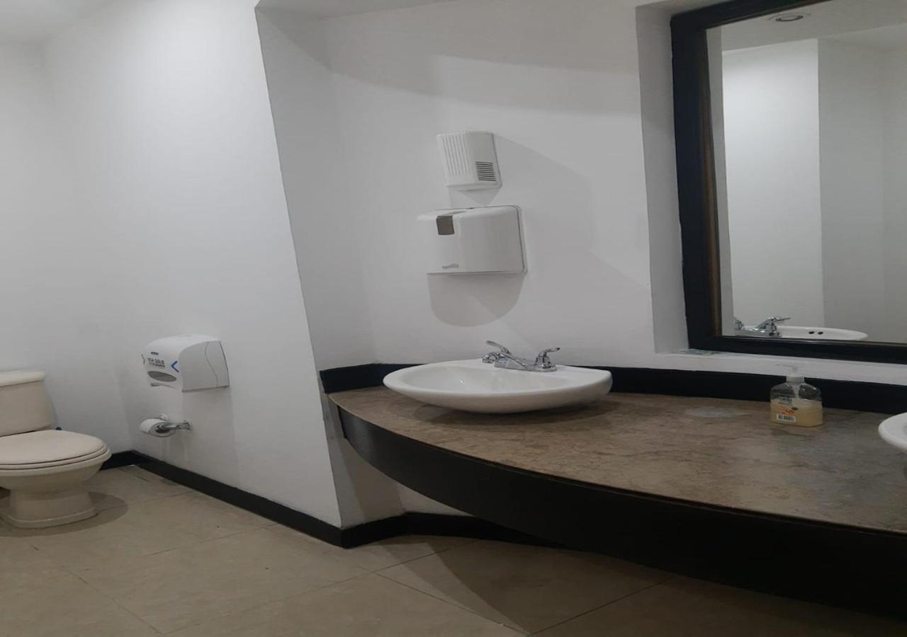 Tower - Embajada Americana Hotel Богота Екстериор снимка